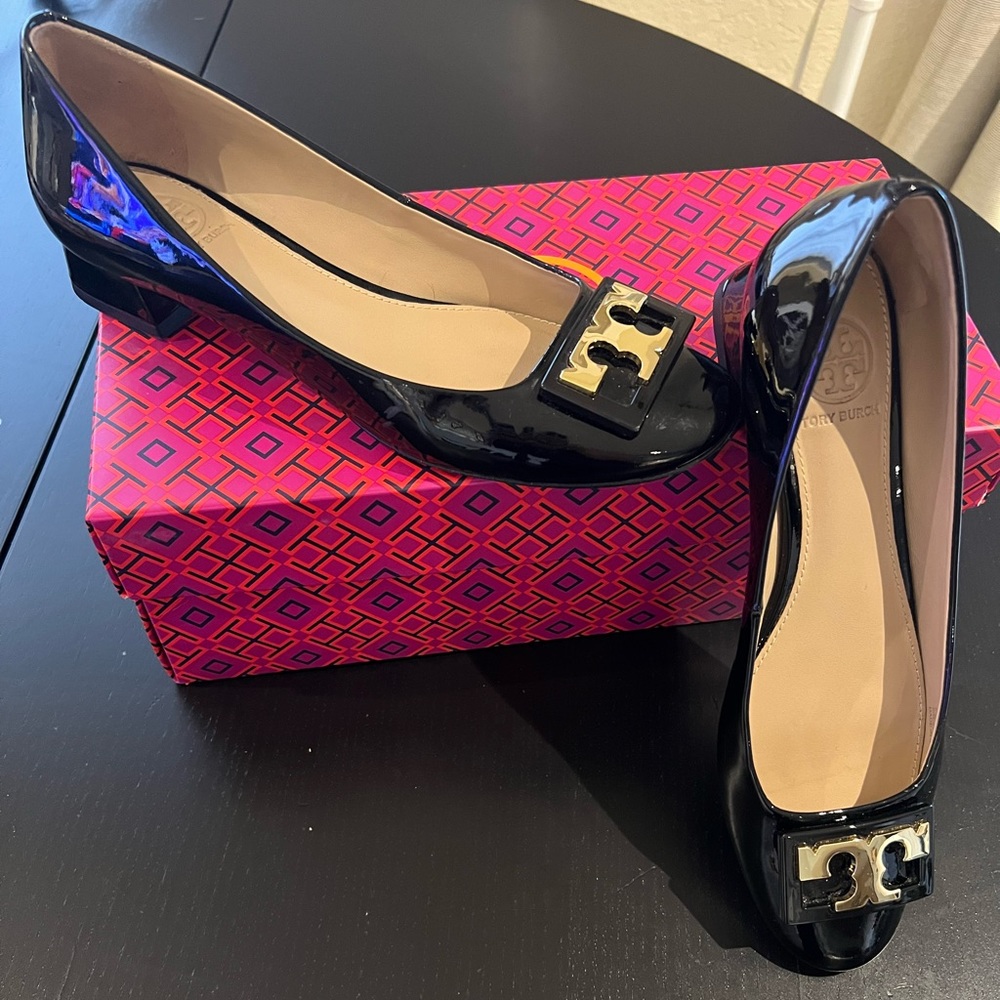 Tory Burch Black soft patent leather GiGi Pump size 5.5, with box